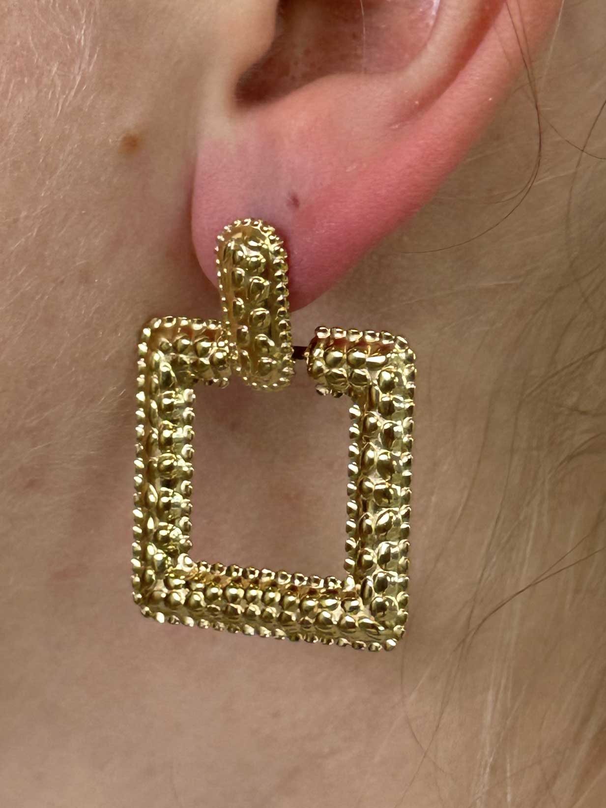 Merina - Guldfärgade skärande örhängen